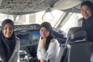 Bruneili kadın pilotlar Suudi Arabistan'a u&ccedil;arak tarih yazdı