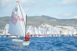 Gen&ccedil; yelkenciler BİOR'da &ouml;d&uuml;llendirildi