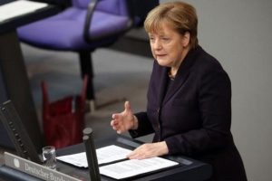 Merkel: T&uuml;rkiye ile anlaşmaya bağlıyız