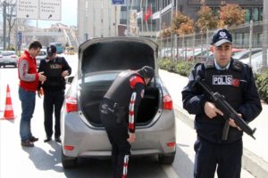 İstanbul'da vatandaştan polise tam destek