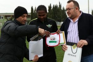 Akhisar Belediyepor'da 2 babaya "&ccedil;eyrek altın"