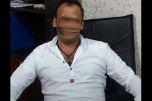 Eski eşi tarafından bı&ccedil;aklanan kadın &ouml;l&uuml;m kalım savaşı veriyor