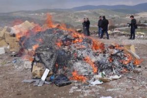 Uşak'ta 122 bin 800 paket ka&ccedil;ak sigara imha edildi