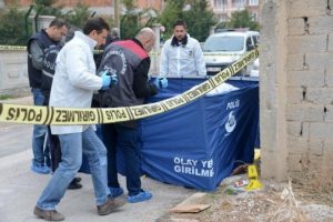 19 yaşındaki gen&ccedil;, sokak ortasında &ouml;l&uuml; bulundu