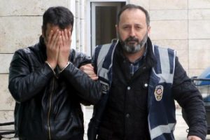 &Ccedil;aldığı otomobilde sızınca yakalandı