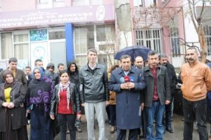 Halep&ccedil;e katliamı, Hakkari'de kınandı