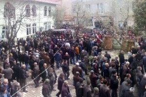 Bursalı şehit astsubay g&ouml;zyaşları i&ccedil;inde toprağa verildi