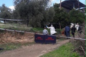 Kardeşini &ouml;ld&uuml;r&uuml;p, yengesini yaraladı