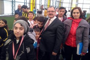 &Ouml;zel sporcular madalya ile d&ouml;nd&uuml;