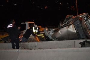 Hurdaya d&ouml;nen otomobilden sağ &ccedil;ıktı!