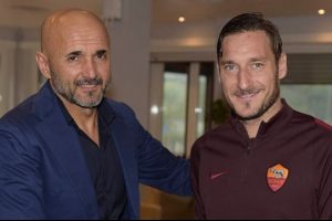 Roma Başkanı, Totti'ye emeklilik &ccedil;ağrısında bulundu