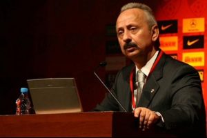 Galatasaray'da Haluk Ulusoy başkanlık i&ccedil;in adaylığını koymaya hazırlanıyor