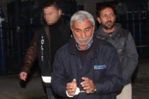 PKK operasyonunda g&ouml;zaltına alınan 12 kişi sağlık kontrol&uuml;nden ge&ccedil;irildi