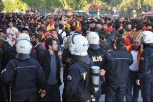 Galatasaray - Fenerbah&ccedil;e derbisinde 2700 emniyet mensubu g&ouml;rev yapacak