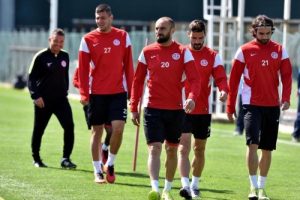 Antalyaspor'da, Beşiktaş ma&ccedil;ı hazırlıkları s&uuml;r&uuml;yor