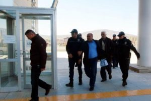 Elazığ'da g&ouml;zaltına alınan HDP ve DBP &uuml;yesi 4 kişi adliyede
