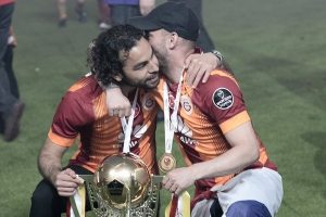 Riekerink, Sel&ccedil;uk ve Sneijder'den takım hakkında bilgi aldı