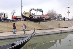 Gondollar Porsuk &Ccedil;ayı'na indi