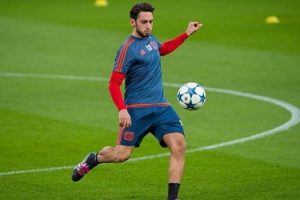 Leverkusen, Hakan'ın oynamaya devam edeceğini a&ccedil;ıkladı