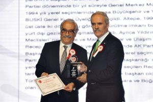 T&uuml;rkiye Futbol Adamları Derneği'nden Recep Altepe'ye &ouml;d&uuml;l