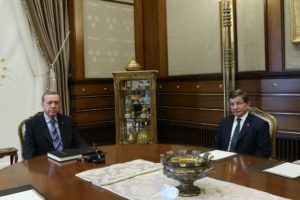 Erdoğan-Davutoğlu 1 saat s&uuml;rd&uuml;
