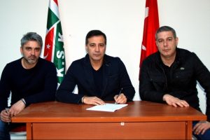 Karşıyaka'da hoca sorunu &ccedil;&ouml;z&uuml;ld&uuml;!