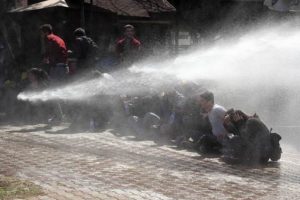 Antalya'da izinsiz Nevruz'a TOMA'lı m&uuml;dahale