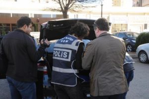 Gaziantep'te 2 adrese 'paralel yapı' baskını