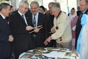 Bursalı huzurevi sakinlerinden el sanatları sergisi
