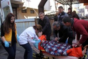 Eşinden boşanmak &uuml;zere olan kadın intihara kalkıştı
