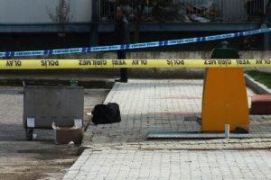Bomba d&uuml;zeneği s&uuml;s&uuml; verilen spor &ccedil;anta korkuttu
