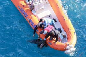 Antalya'da denizde erkek cesedi bulundu