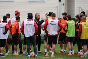 Galatasaraylı oyuncular, ezeli rakiplerini yenerse ekstra &ouml;d&uuml;llendirilecek