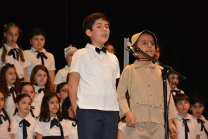 Bursa'da ilkokul &ouml;ğrencileri şehitleri b&ouml;yle andı...