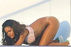 Rihanna maskulen elbiseleri seviyor....