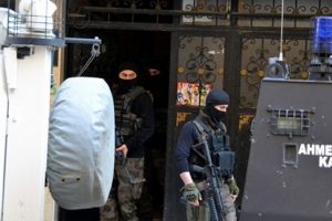 Siirt'te operasyon: 30 g&ouml;zaltı