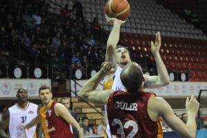Basketbolda derbi heyecanı