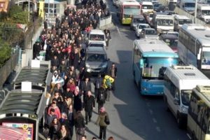 Metrob&uuml;ste oturmak isteyenler artık...