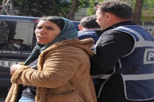 Gelin-kaynana hırsızlık yaptılar