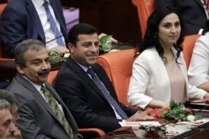 G&ouml;r&uuml;şmelerde HDP s&uuml;rprizi