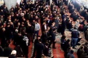 PKK yandaşları cuma namazında camide eylem yaptı