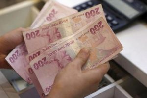 Aldığı ev zamanında teslim edilmeyince, mahkeme kredi borcunu durdurdu