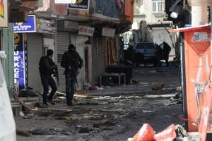 Operasyonların s&uuml;rd&uuml;ğ&uuml; Bağlar'da Kanas'lar ele ge&ccedil;irildi