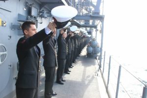 Bahriyeliler Şehitler Abidesini selamladı