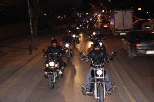 Motosiklet tutkunlarından saygı turu