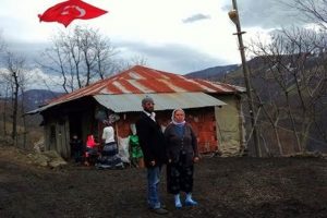 Şehit ailesi i&ccedil;in yapılacak yeni evin temeli atıldı