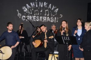 Şahinkayalı &ouml;ğrencilerden şehitlere saygı