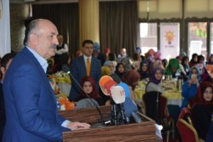 M&uuml;ezzinoğlu'ndan Bursa'da tıp &ouml;ğrencilerine nasihat