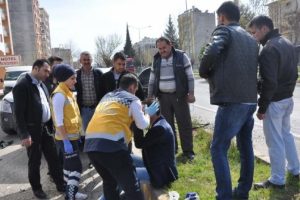 Hafif ticari ara&ccedil; ile otomobil &ccedil;arpıştı: 1 yaralı
