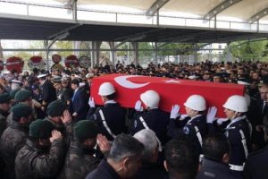 Şehit &ouml;zel harekat polisine h&uuml;z&uuml;nl&uuml; veda!
